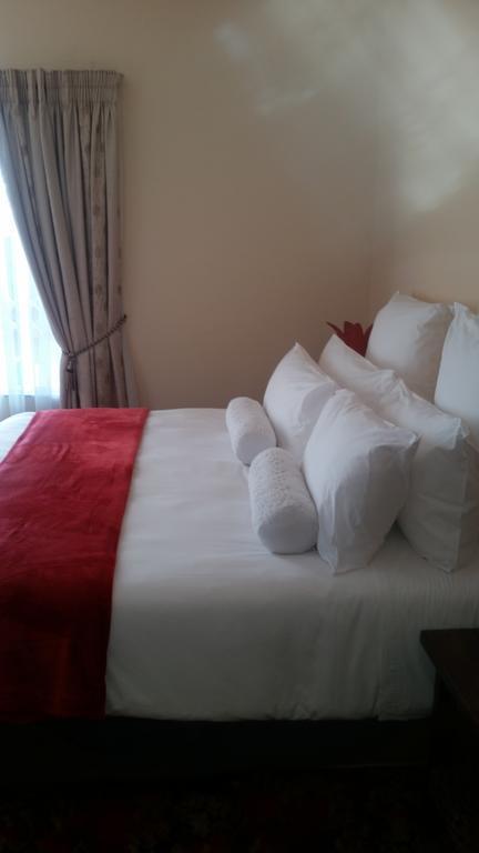African Phoenix Guest Lodge Johannesburg Exterior photo